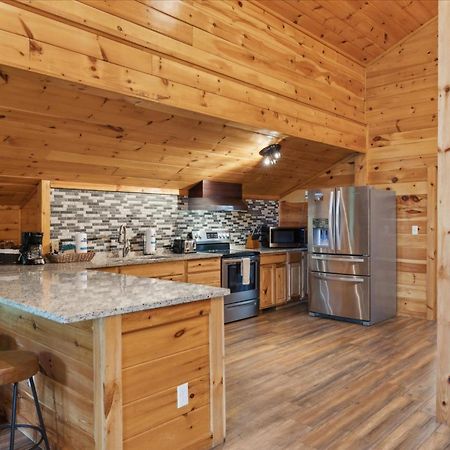 Hot Tub Fire Pit Game Room Theater Easy Access Sleeps 12 - Black Bear Lodge Pigeon Forge Εξωτερικό φωτογραφία