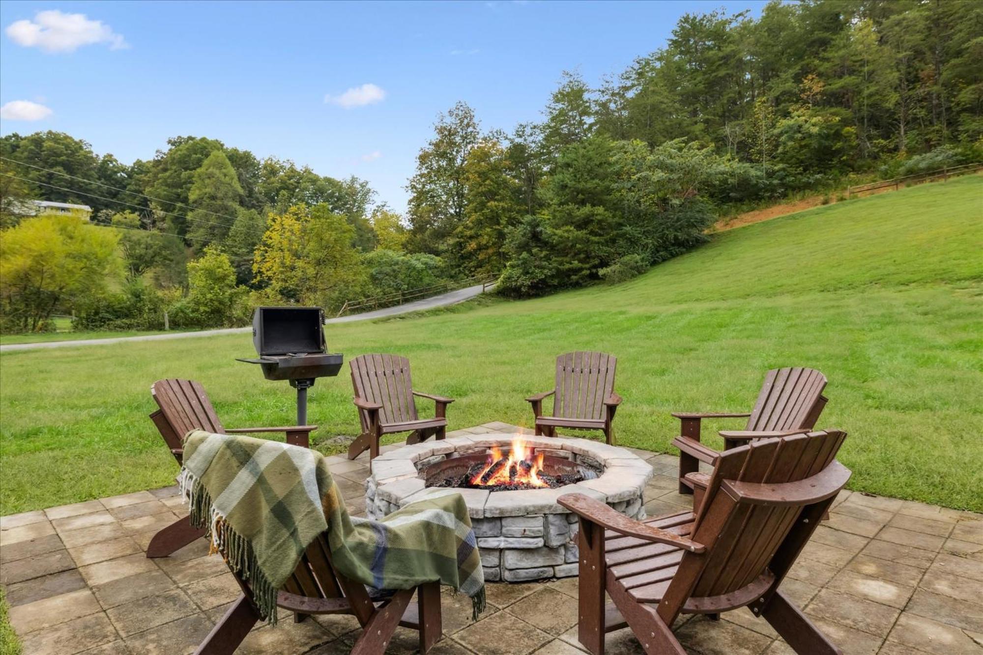 Hot Tub Fire Pit Game Room Theater Easy Access Sleeps 12 - Black Bear Lodge Pigeon Forge Εξωτερικό φωτογραφία
